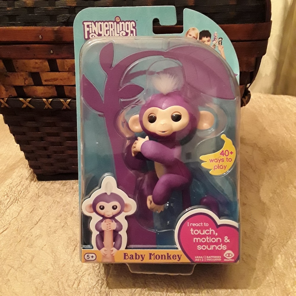 Fingerlings WowWee Purple Mia Monkey